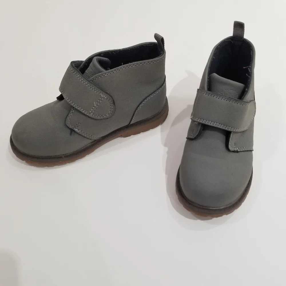 OshKosh B'gosh Gray Ankle Boots with Elastic Side Panel little boy size 9